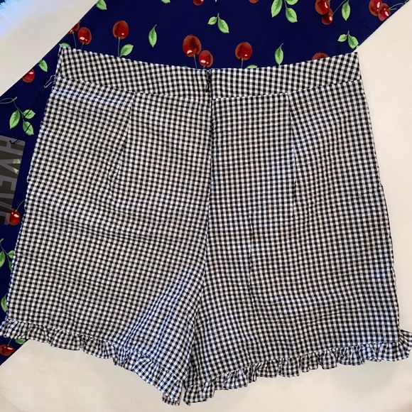 🏁Fully lined Black & White checkered high waist Pinup shorts fitted ruffles NEW - Picture 3 of 9